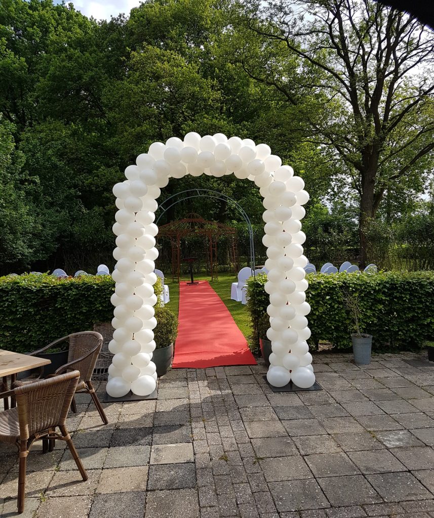 Ballonnenboog bruiloft
